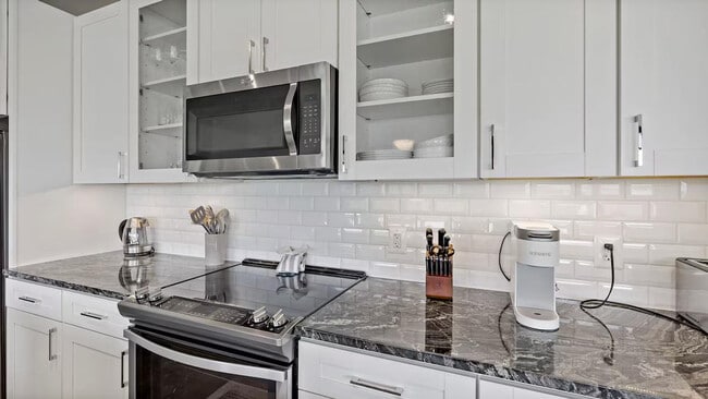 Building Photo - 7370 Montcalm Dr