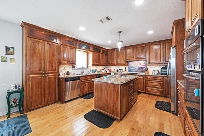 Building Photo - 336 Admiral Cir