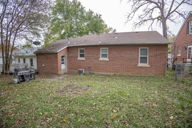 Building Photo - 121 Bolton Dr