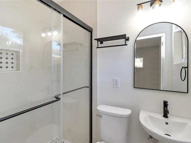 Building Photo - 38 Lourando Dr