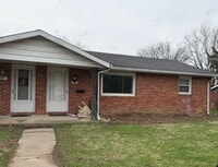 Building Photo - 101-103 N Redwood Ln