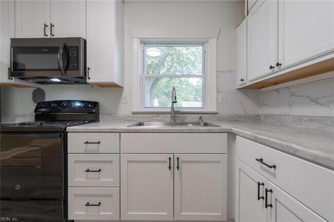 Building Photo - 314 Mohican Dr