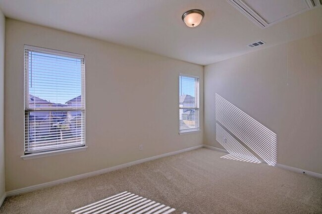 Building Photo - Charming 4 beds 3.5 baths in Leander