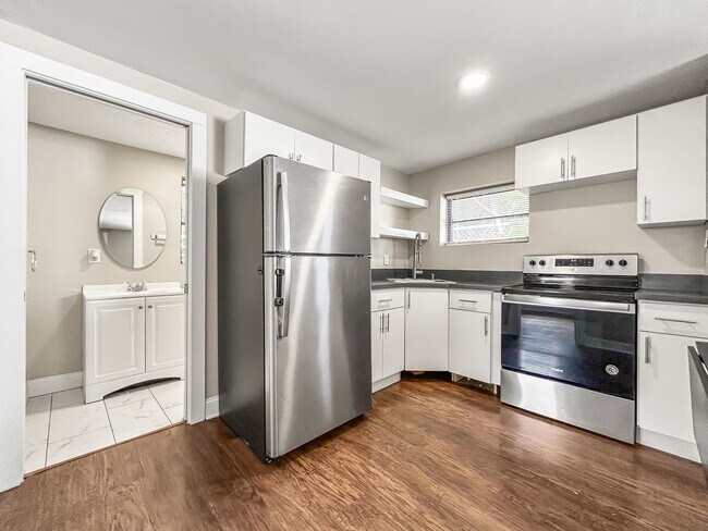 Building Photo - 1515 E 31st Ave