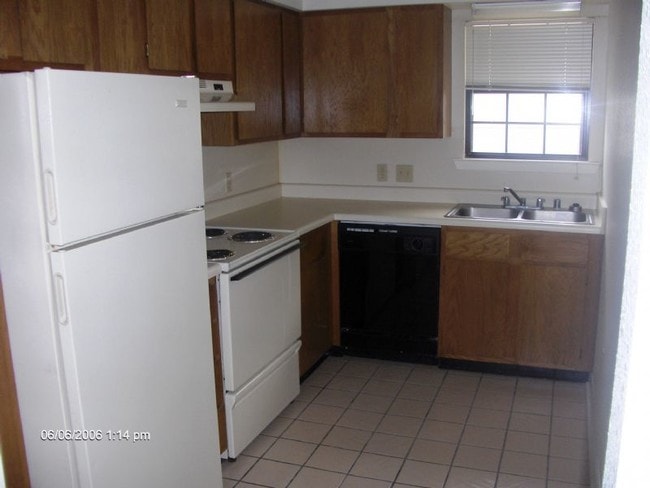 Building Photo - East Nettleton Apartments - Washer &amp; D...