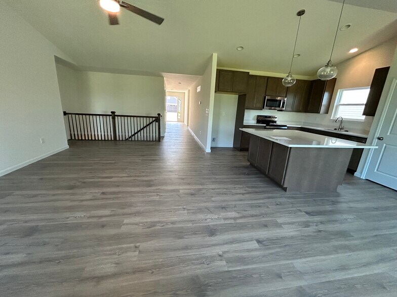 Building Photo - 452 Sweetgrass Dr