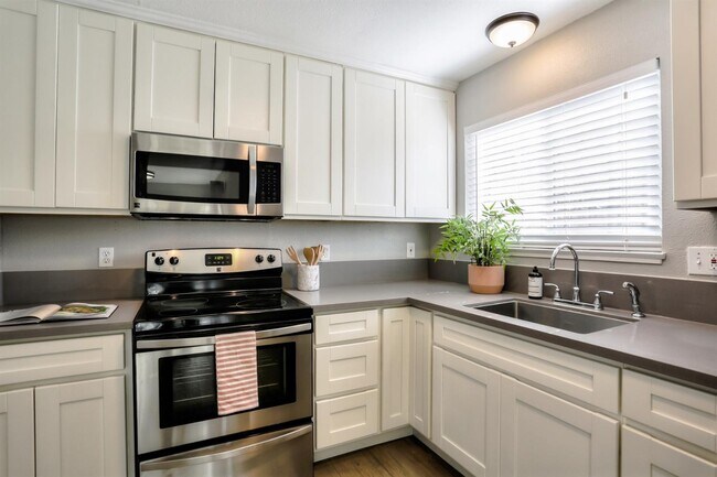 Building Photo - 5997 Bamford Dr
