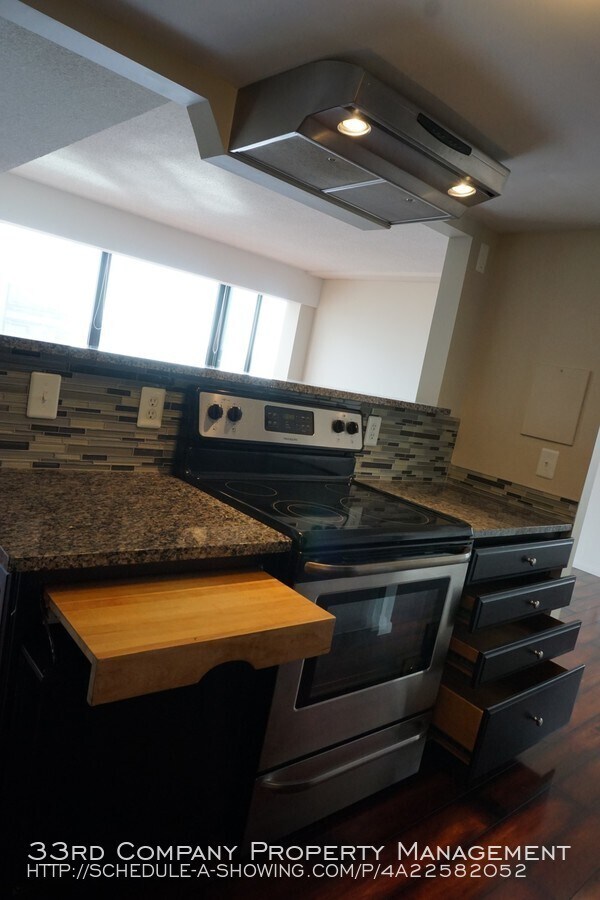 Building Photo - 207 5th Ave SW