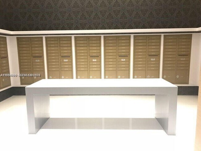 Building Photo - 501 NE 31st St