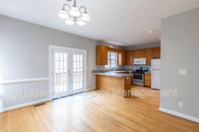 Building Photo - 2304 Ravenswood Ct