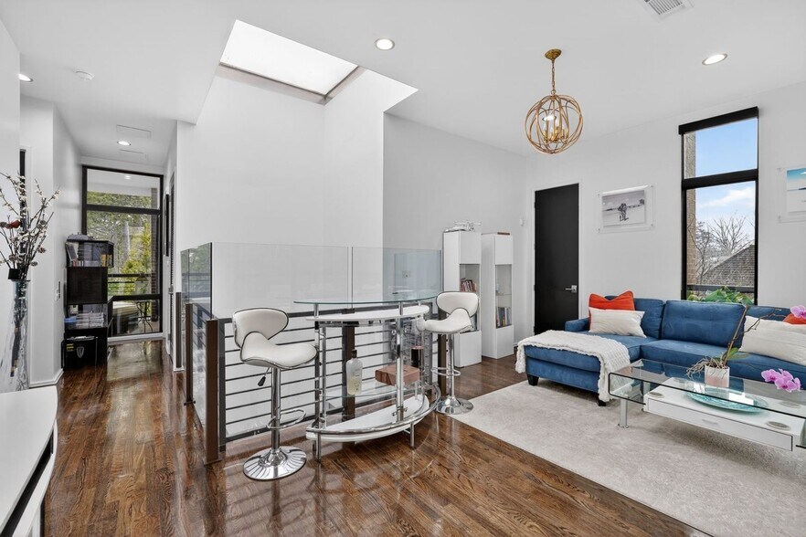 Building Photo - 721 Longleaf Dr NE