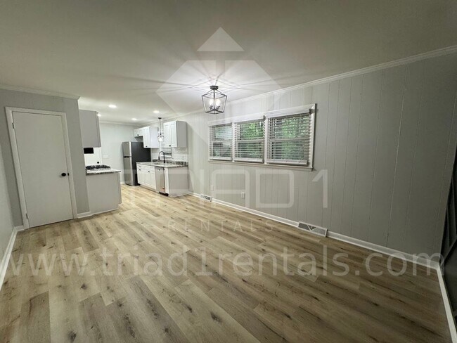 Building Photo - 2205 Hathaway Dr