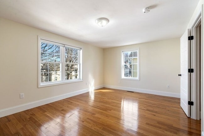 Building Photo - 220 White St