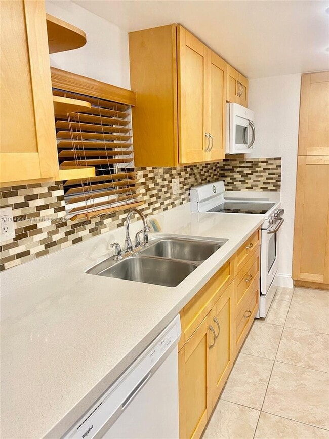 Building Photo - 6568 SW 41st Pl