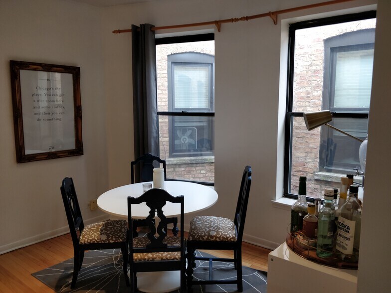 Dining room - 902 W Grace St