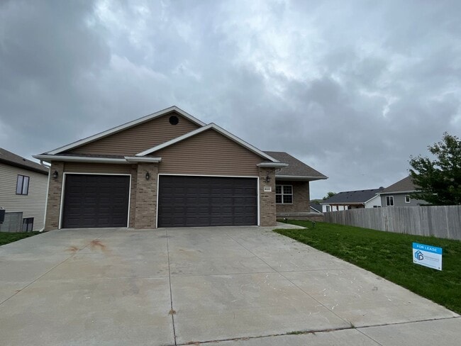 Building Photo - 8020 Renatta Dr