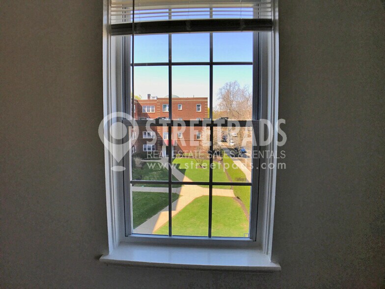 Building Photo - 1139 Beacon St