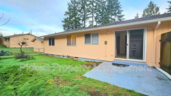 Building Photo - 2870 SE Colusa Ave