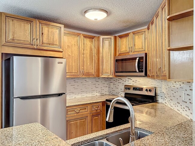Building Photo - 2580 Grassy Point Dr