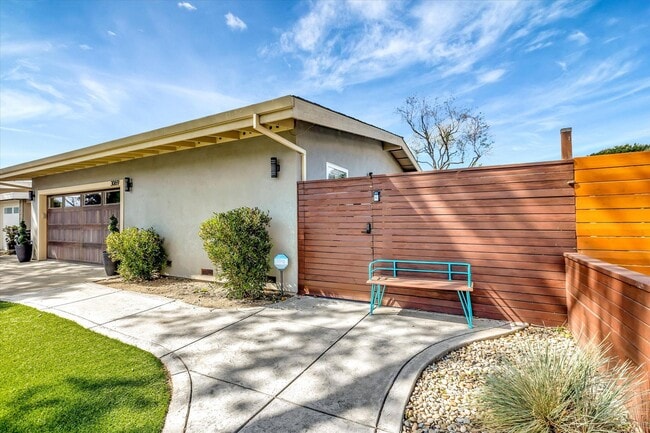 Building Photo - Gorgeous Vibrant Home In Santa Clara