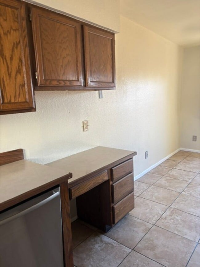 Building Photo - Great Condo in Great Area