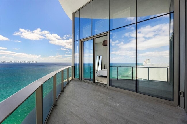 Building Photo - 15701 Collins Ave