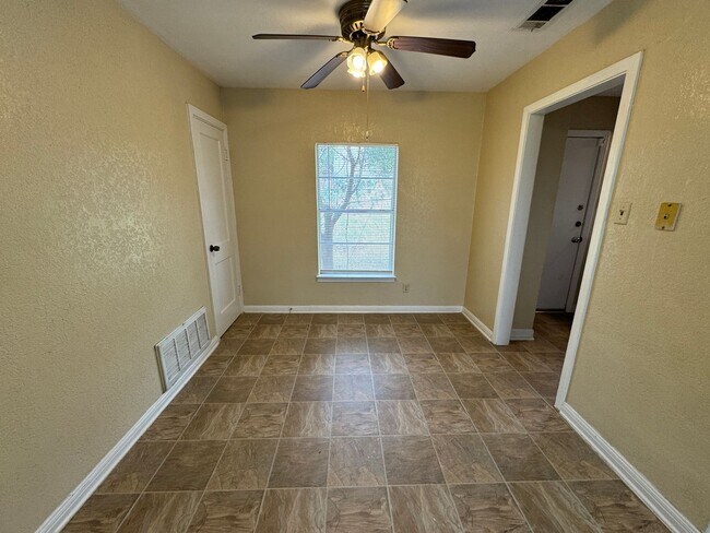 Building Photo - 2-Bedroom Duplex for Rent in Killeen