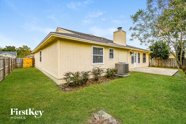 Building Photo - 4560 Crosstie Rd N