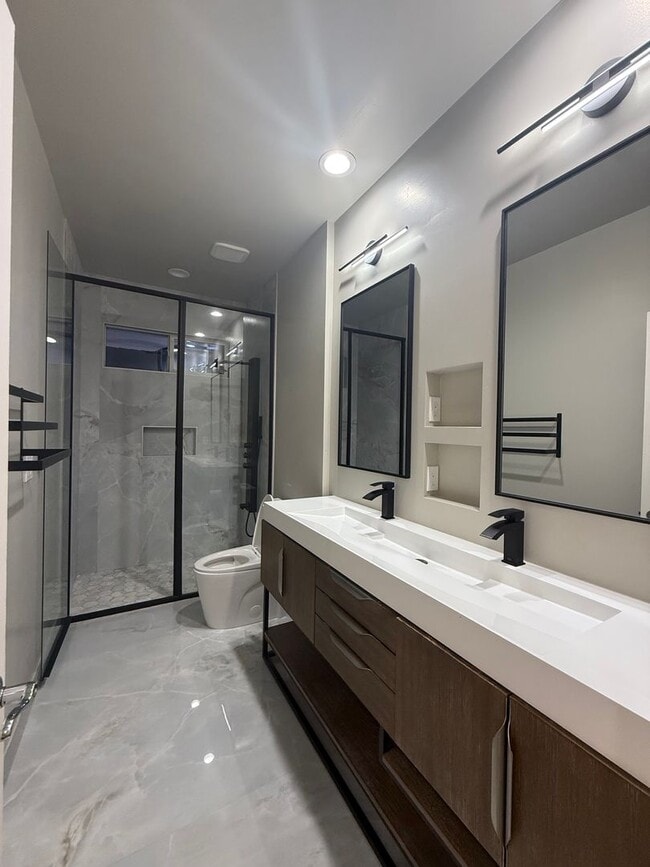 Building Photo - Available today - West Lake Estate 4/3 home