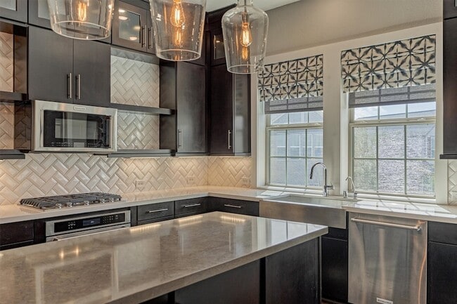 Building Photo - 9627 Towne Lake Pkwy