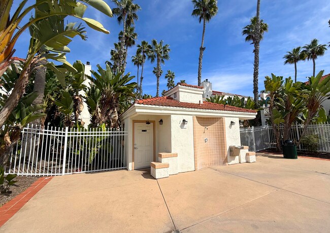 Building Photo - 9392 Twin Trails Dr