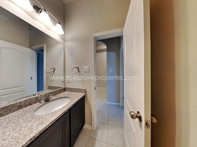Building Photo - 1618 Sherwood Dr