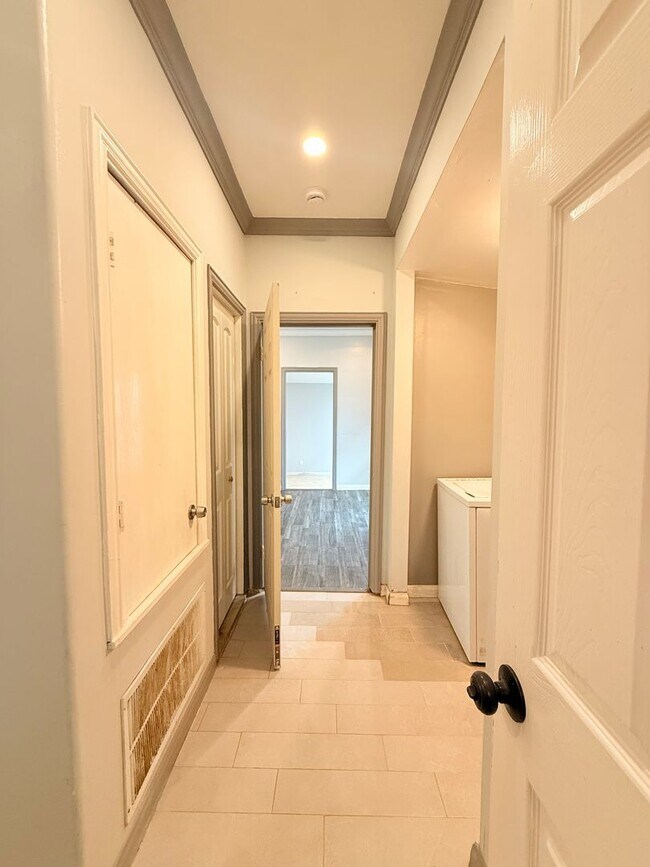 Building Photo - 941-941 Bayonne St