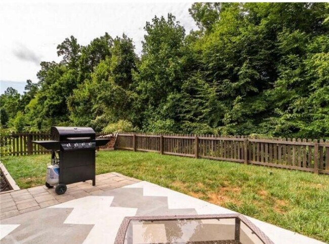 Building Photo - 5950 Bluestem Cir