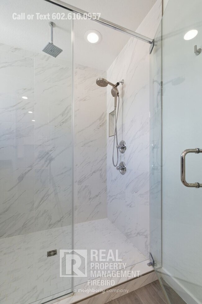 Building Photo - 2342 W Gloria Ln