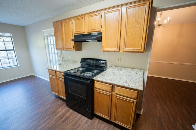 Building Photo - Cedar Hill Home in a great Neighborhood!
