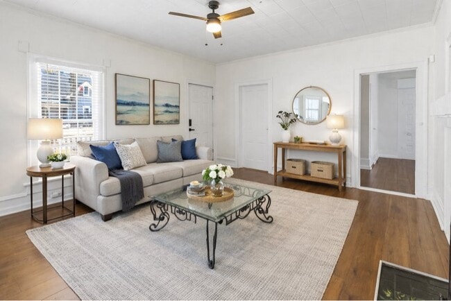 Building Photo - 318 Persons St