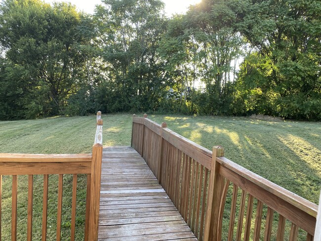 Building Photo - 605 Privet Dr