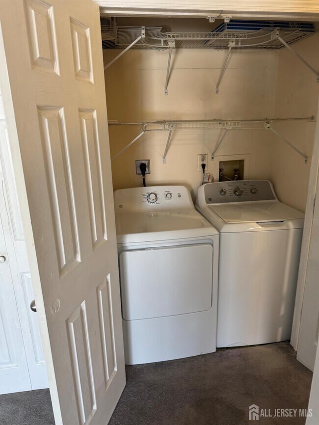 Building Photo - 251 Alpine Way