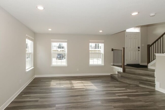 Building Photo - Beautiful Townhome in Carmel