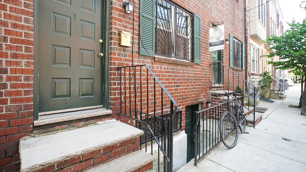 Building Photo - 724 Kater St