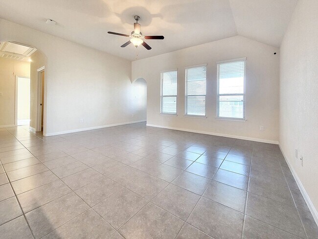 Building Photo - Beautiful One Level 3 BR / 2 BA Home for R...