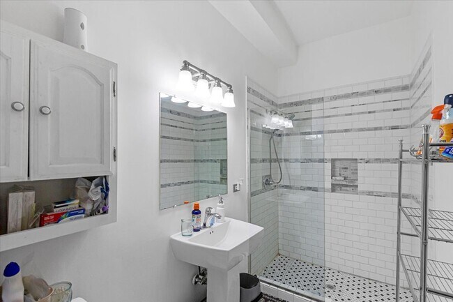 Building Photo - 4404 S Prairie Ave