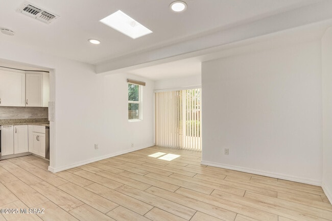 Building Photo - 434 S Vista Del Rio