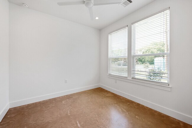 Building Photo - 1203 W 22nd St