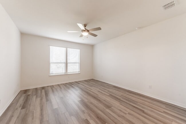 Building Photo - 2701 Webb Ave