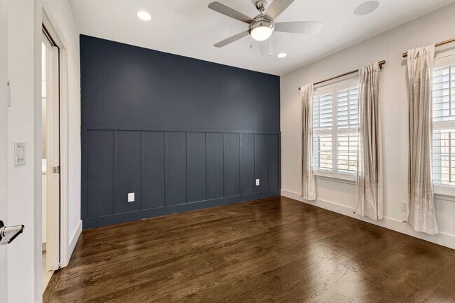 Building Photo - Modern living in Salemtown!