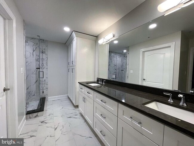 Building Photo - 502 W Broad St