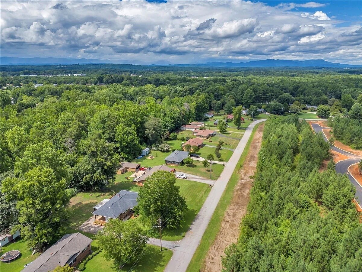 Building Photo - 120 Echo Ln