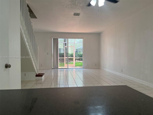 Building Photo - 2208 Ensenada Terrace